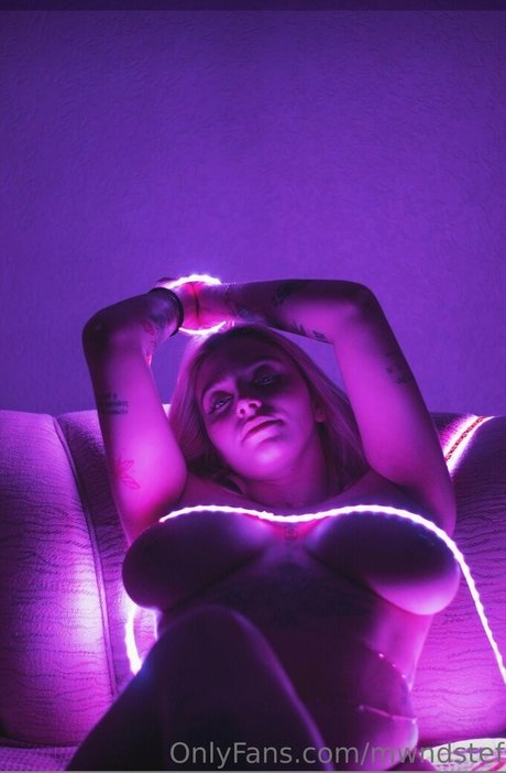 Stef Mwndstef model sex picture