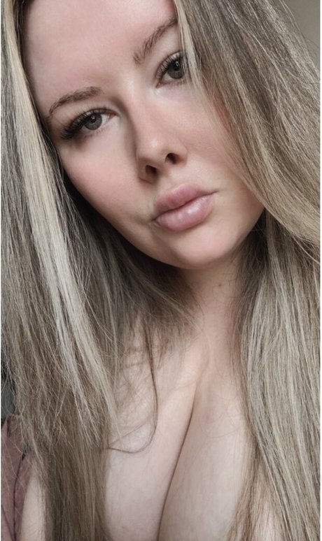 Traycee pretty model photo