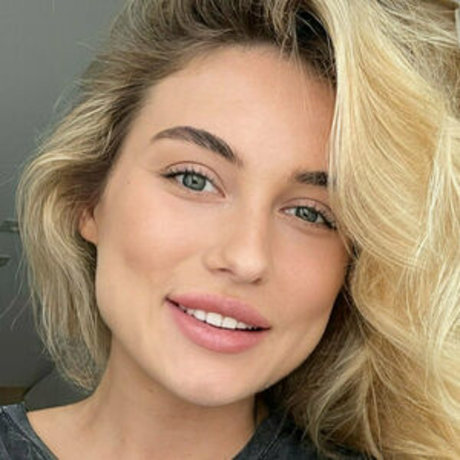 ad petit model art photos