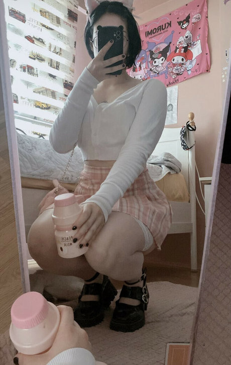 Sudemwah model hot pic