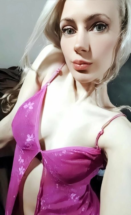 Kitana98 erotic model images