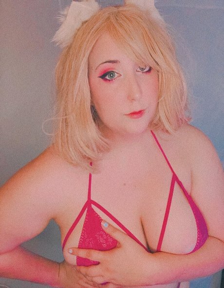 uwutaycos pornographic model archive