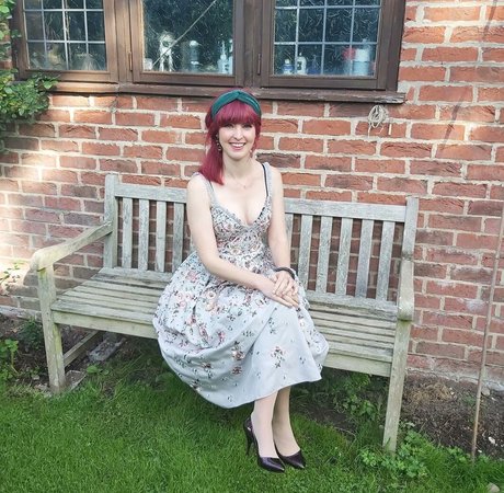 Izzie Balmer model sexy pics