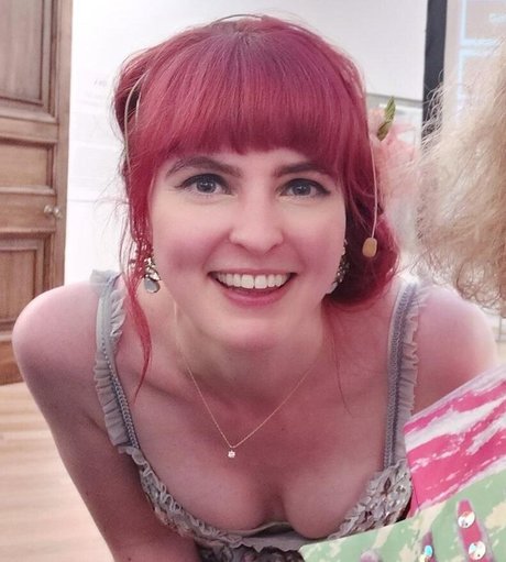 Izzie Balmer nice actress pics