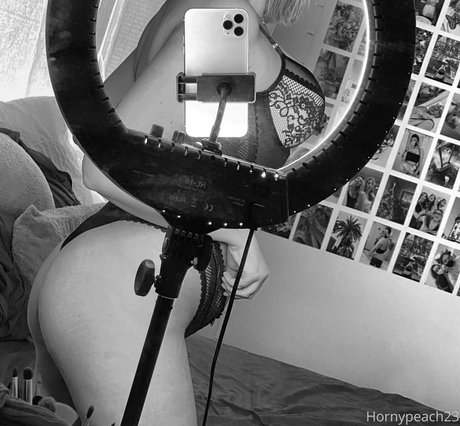 hornypeach23 star hot photo