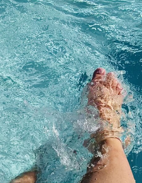 mistressevex nude model picture