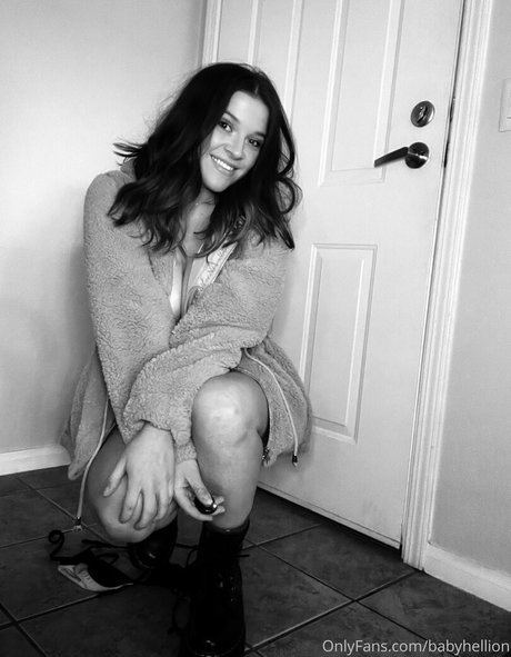 babyhellion model pretty picture