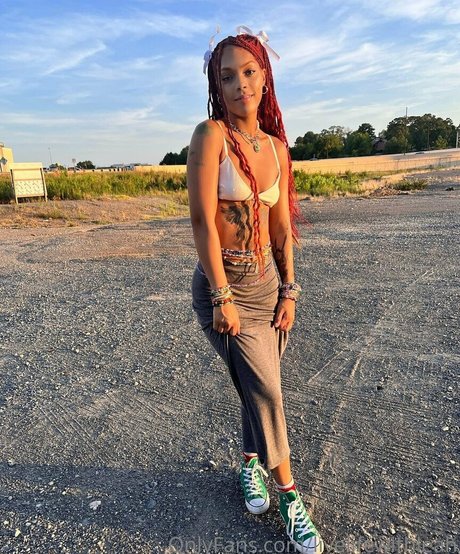 leahsade xxx actress photo