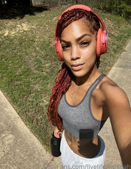 leahsade top star photo