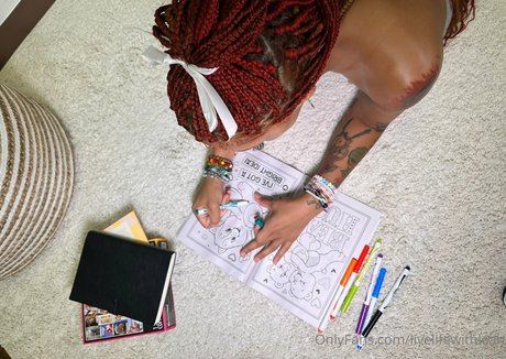 leahsade pornographic model img