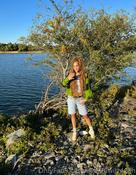 leahsade pornstar nudes img