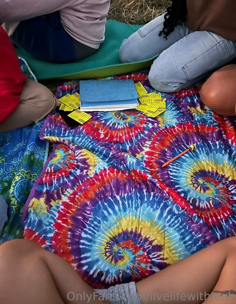 leahsade high quality model images