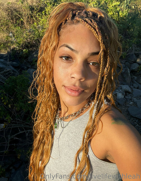 leahsade model erotic image