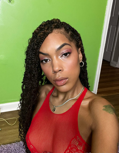 leahsade model hd photos