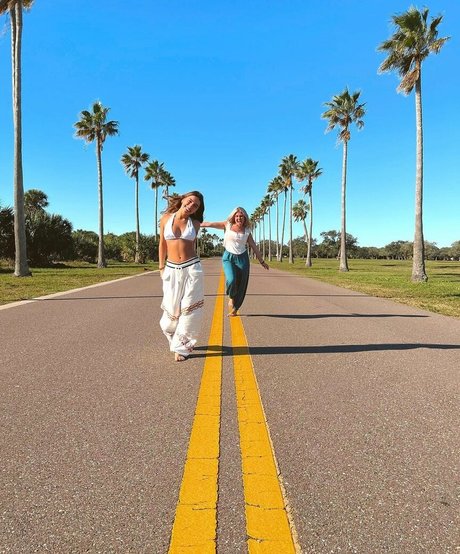 Ellie Dobleske beautiful star galleries