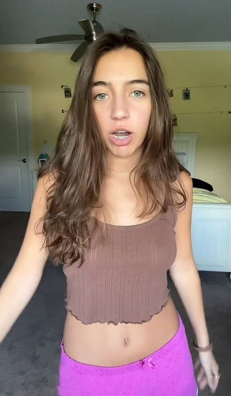 Ellie Dobleske star adult photo