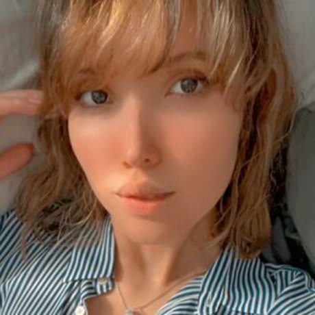 strawbeegirlkairi nice actress photo