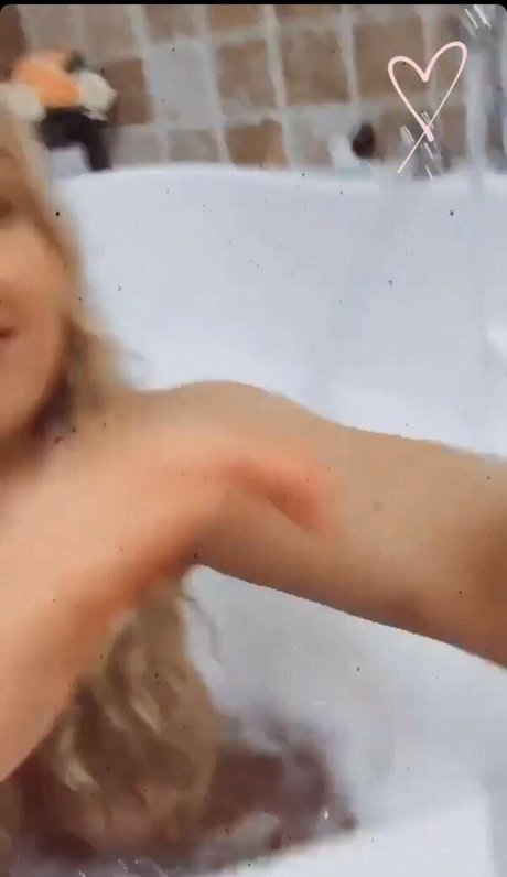 Violet Benson adult model photo