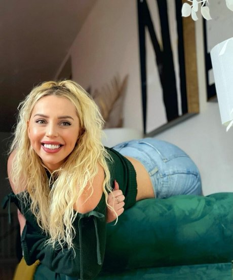 Violet Benson perfect model picture