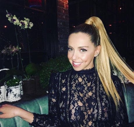 Violet Benson model high quality img