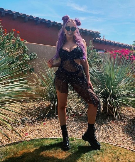 Violet Benson pornographic model pic