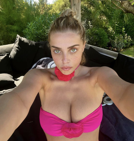 Violet Benson model sex picture