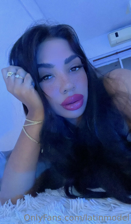 latinmodel pretty model pics