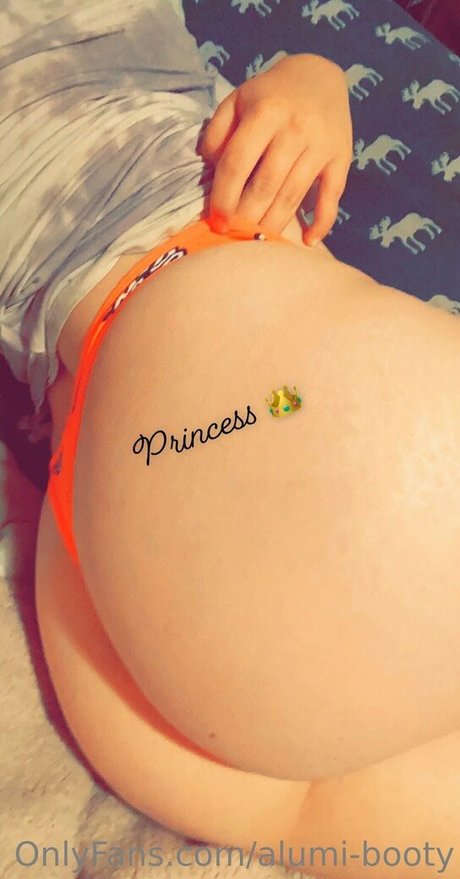 alumi booty model hd image