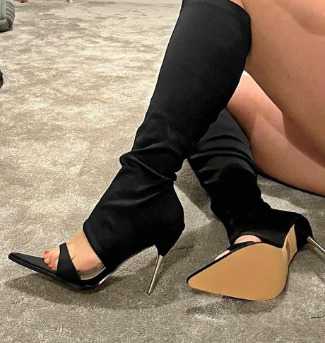 D arcy Ingle naked model pics