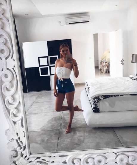 Alyssa Randall model hot picture