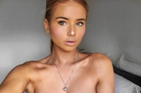 Alyssa Randall perfect model img