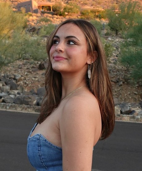 Sara Bella Harris model pornographic image