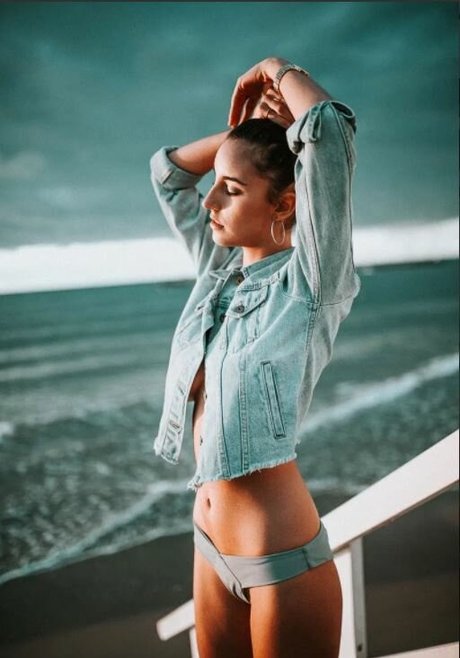 Emanuelle Kadosh art model pictures