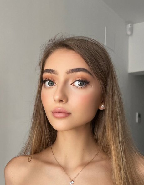 Anna chic model naked pics