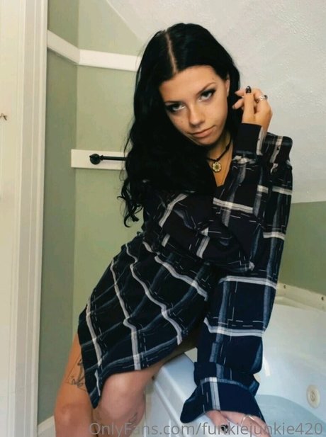 Meg Reillly model beautiful galleries