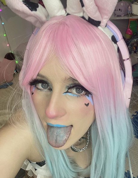 Puppiiemilk sexy actress gallery