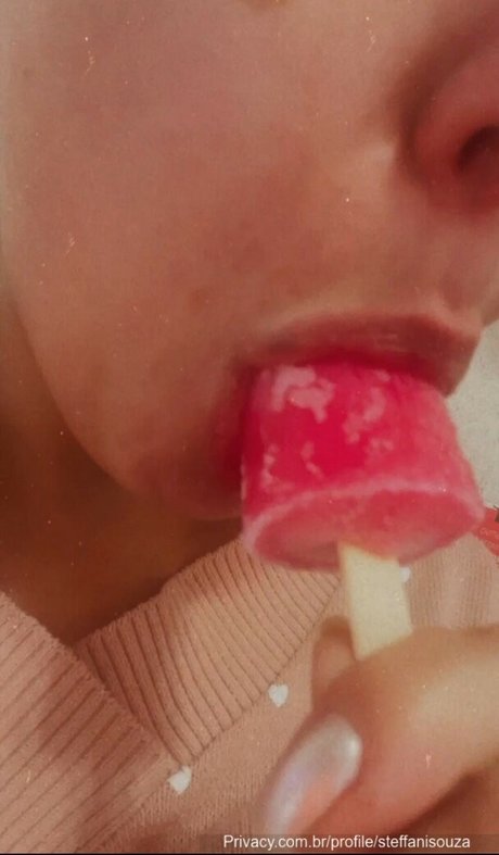 Steffani Souza hot model images