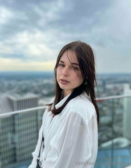 emilage perfect model image