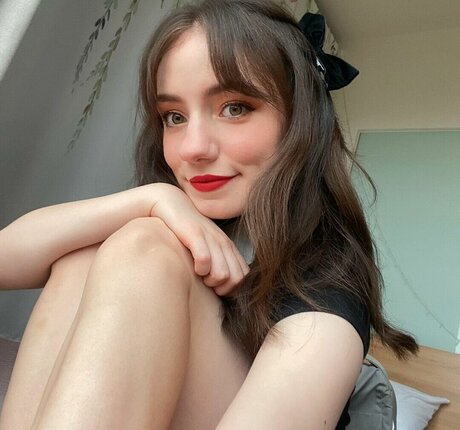 Abigailcoyy model top img