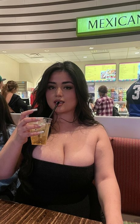 Moniquelona hot actress photo