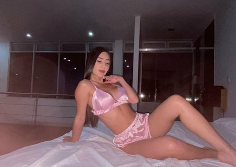 Mia Russo pornstar erotic picture