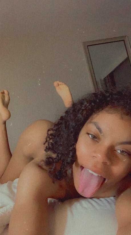 hazelqveen hot model photo