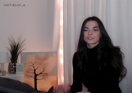 Notanyla model high quality picture