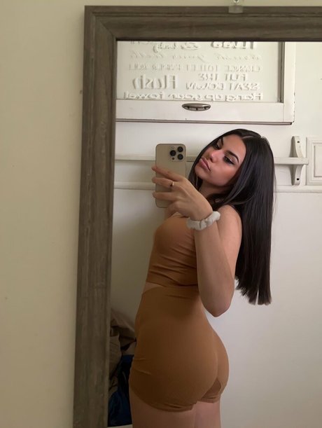 Savtiva hot star image