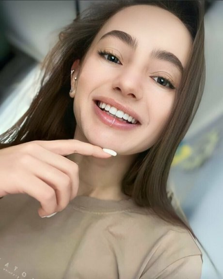 yamuse pretty pornstar photo