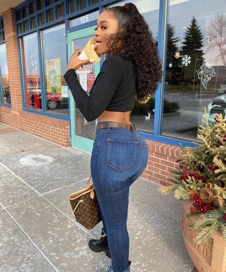 Ashley Allure nude model galleries