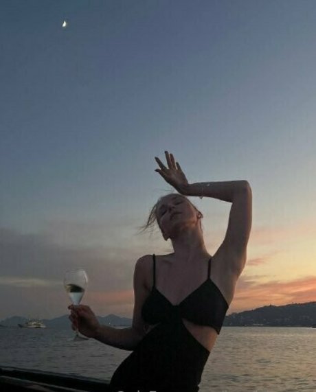 karen tang pornographic model picture