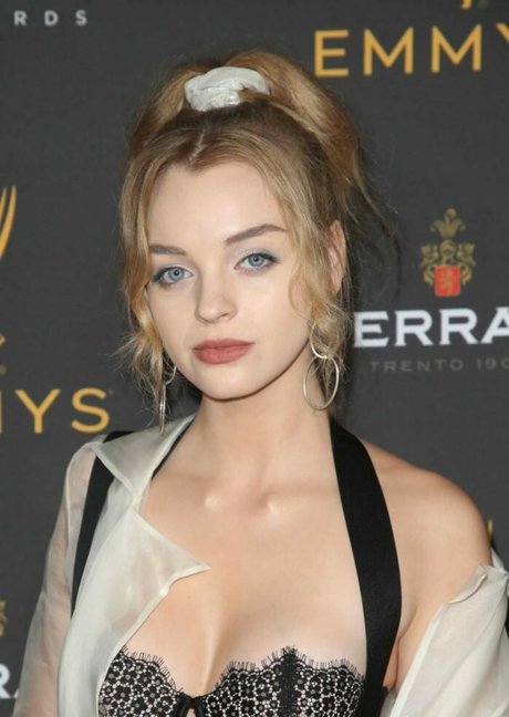 Olivia Rose Keegan erotic model pics