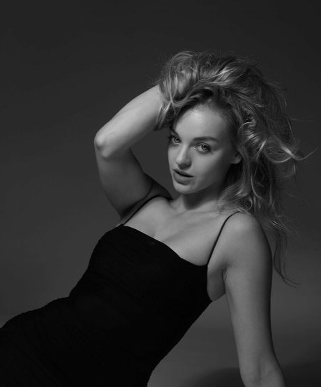 Olivia Rose Keegan hd actress photos