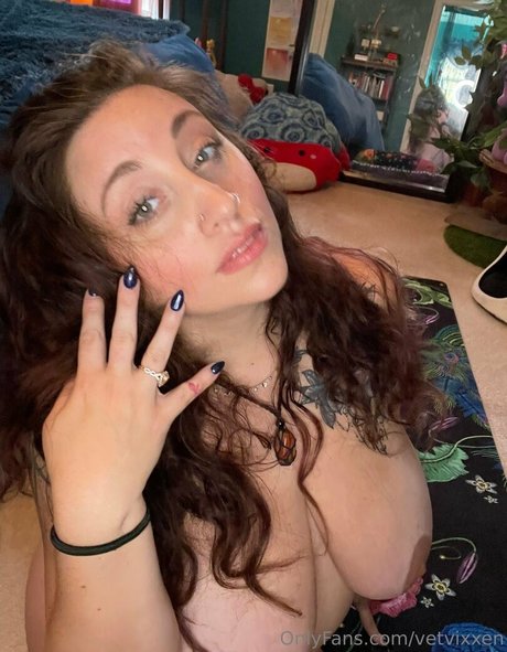 hippyvixxen nude model archive